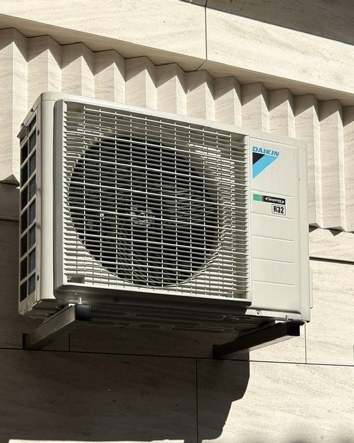 Suport metalic, fixare pe fațadă — instalare Euroinstal